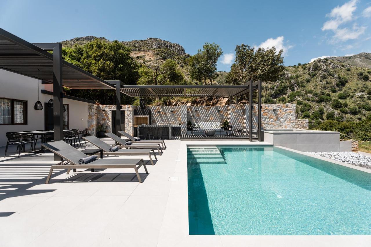 Eumelia Iconic Villa, With Heated Pool & Whirlpool, By Thinkvilla Asi Gonia エクステリア 写真