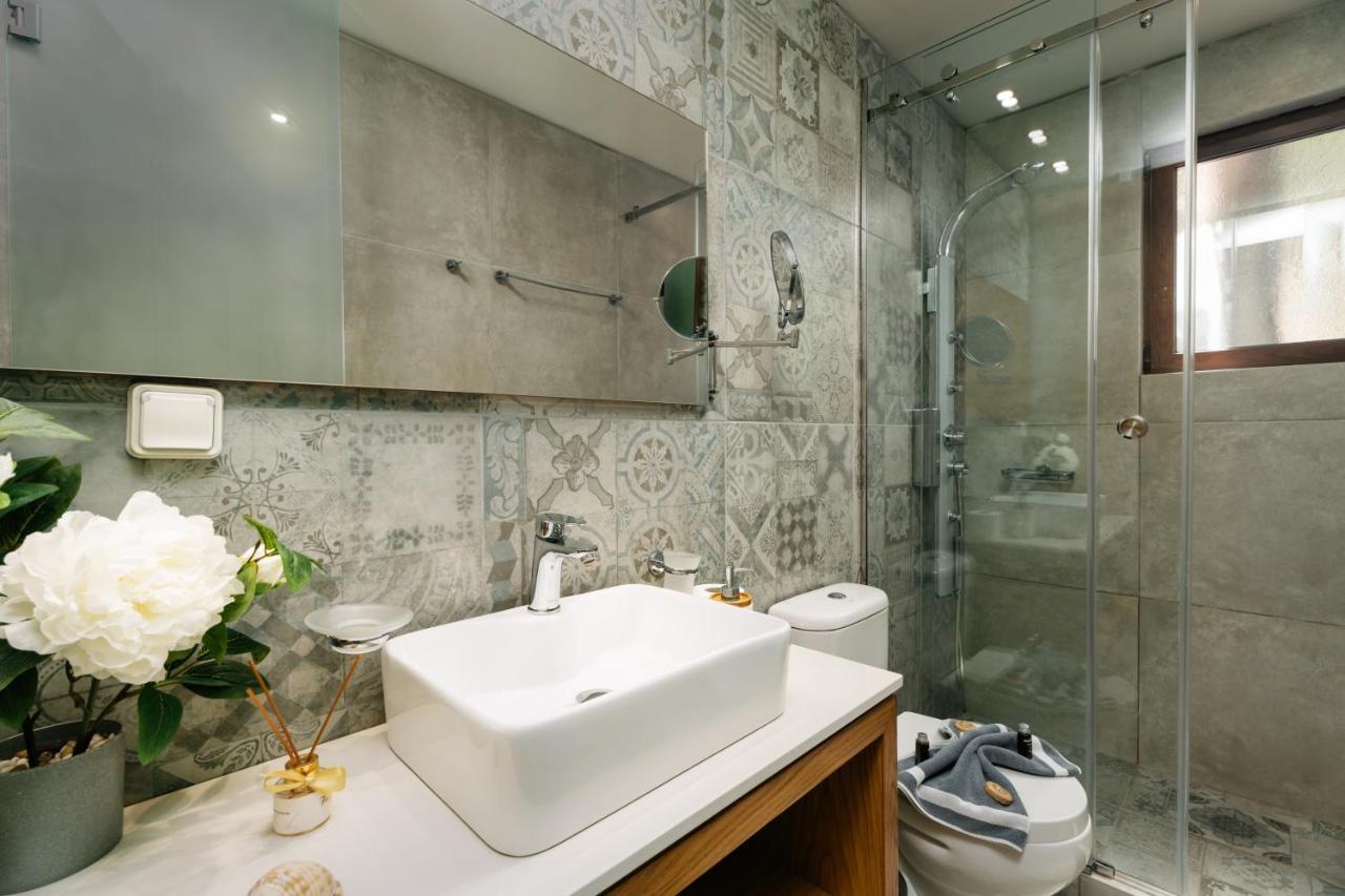 Eumelia Iconic Villa, With Heated Pool & Whirlpool, By Thinkvilla Asi Gonia エクステリア 写真