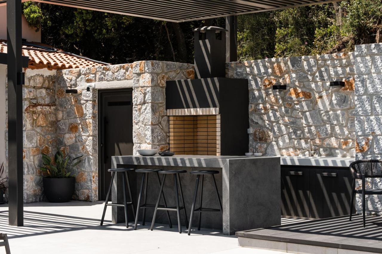 Eumelia Iconic Villa, With Heated Pool & Whirlpool, By Thinkvilla Asi Gonia エクステリア 写真